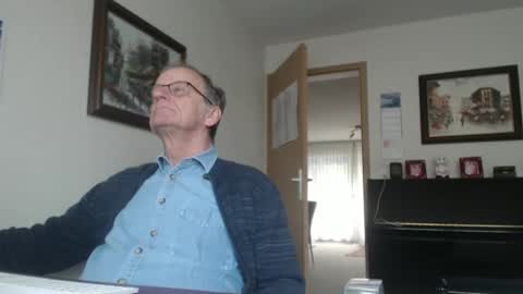 Snapshot of roboter0233 chatting on February 7, 2:26 pm roboter0233 online show from February 7, 2:26 pm
