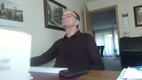 Snapshot of roboter0233 chatting on October 10, 9:47 am roboter0233 online show from October 10, 9:47 am