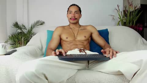 roby_millerr online show from November 10, 5:51 pm