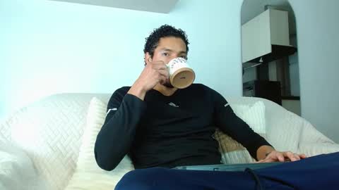 Snapshot of roby_millerr chatting on October 10, 2:22 pm roby_millerr online show from October 10, 2:22 pm