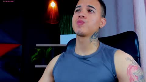 rocco_santos online show from May 4, 6:09 pm