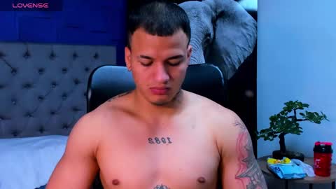 Snapshot of rocco_santos chatting on October 6, 11:42 pm rocco_santos online show from October 6, 11:42 pm