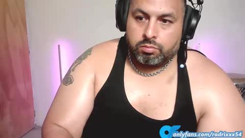Snapshot of rodrixxx54 chatting on December 10, 2:46 am rodrixxx54 online show from December 10, 2:46 am