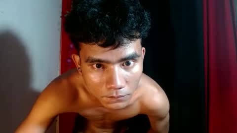roianboyyy online show from May 10, 5:03 pm