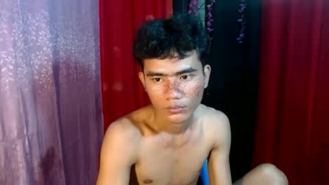 roianboyyy online show from May 29, 1:59 am