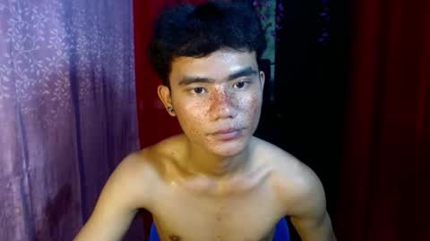 roianboyyy online show from May 27, 1:57 am