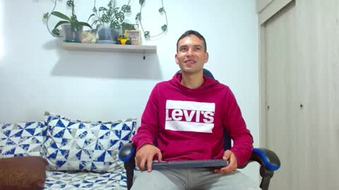 rolos_hot32 online show from December 2, 2:31 pm