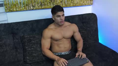romano_kentt12 online show from June 7, 3:35 am