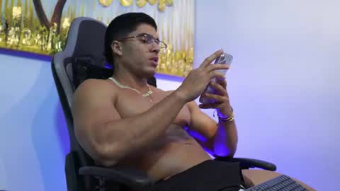 romano_kentt12 online show from June 23, 3:44 am