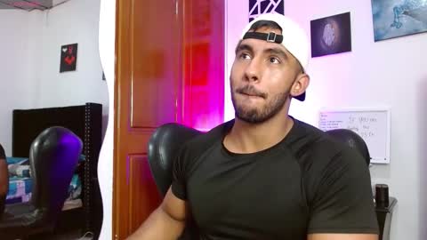 Snapshot of romanpearce_ chatting on September 30, 7:06 pm Roman online show from September 30, 7:06 pm