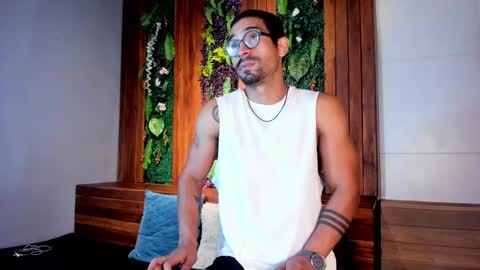 Snapshot of romeocolin_ chatting on January 23, 4:30 am R O M E O online show from January 23, 4:30 am