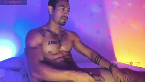 Snapshot of romeocolin_ chatting on December 31, 11:31 am R O M E O online show from December 31, 11:31 am