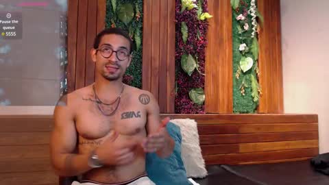 Snapshot of romeocolin_ chatting on January 17, 5:32 am R O M E O online show from January 17, 5:32 am