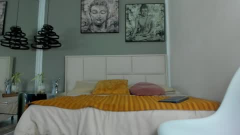 ronan_booker online show from February 10, 11:48 am