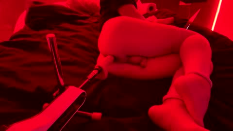 roomwithaxel online show from April 25, 6:27 pm