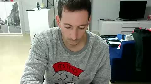 Snapshot of roubarixx chatting on December 6, 8:37 am roubarixx online show from December 6, 8:37 am