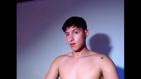 rowanboy23 online show from June 10, 10:32 pm