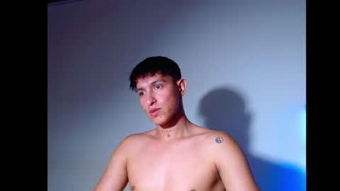rowanboy23 online show from June 7, 10:50 pm