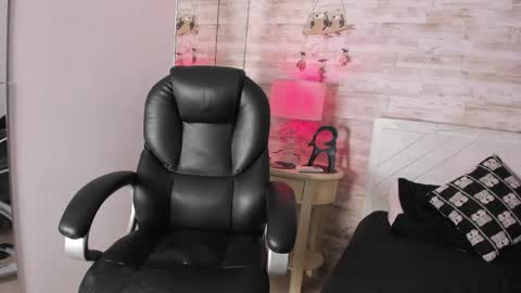 Row online show from May 8, 1:00 pm