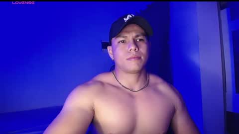 Snapshot of roy__constance chatting on December 13, 10:41 am Roy Constance online show from December 13, 10:41 am