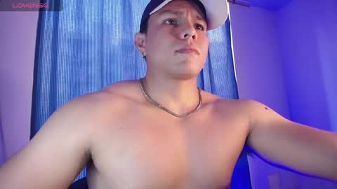 Snapshot of roy__constance chatting on January 10, 9:31 pm Roy Constance online show from January 10, 9:31 pm