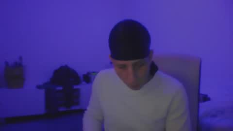 royalpapi12 online show from April 4, 11:46 pm