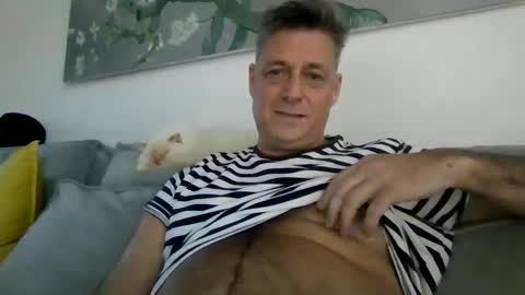 Snapshot of rudeski chatting on December 15, 1:54 pm rudeski online show from December 15, 1:54 pm