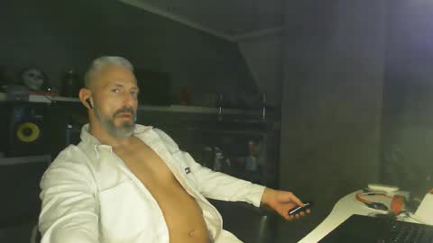 Snapshot of ruffi77 chatting on February 24, 7:08 pm Chico que rico Caliente online show from February 24, 7:08 pm