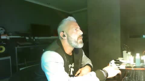 Chico que rico Caliente online show from December 5, 2:07 am