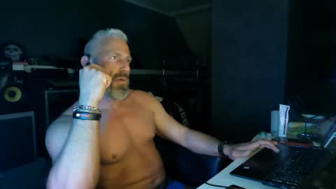 Chico que rico Caliente online show from March 25, 9:24 am