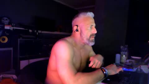 Chico que rico Caliente online show from April 16, 12:32 am