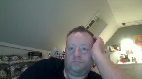 Snapshot of runepetter chatting on February 2, 7:04 pm bignorwegian online show from February 2, 7:04 pm