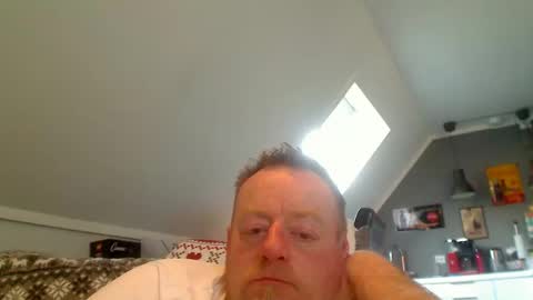 Snapshot of runepetter chatting on February 14, 8:52 am bignorwegian online show from February 14, 8:52 am