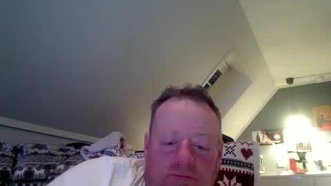Snapshot of runepetter chatting on February 18, 11:41 pm bignorwegian online show from February 18, 11:41 pm