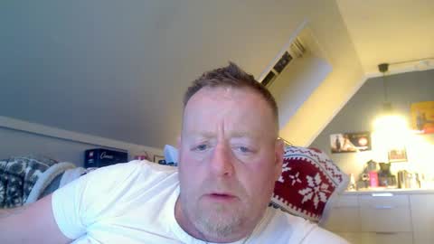 Snapshot of runepetter chatting on January 29, 9:39 pm bignorwegian online show from January 29, 9:39 pm