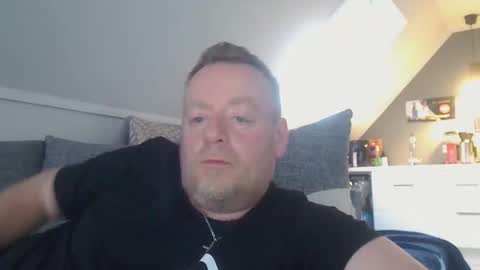 Snapshot of runepetter chatting on December 8, 1:58 pm bignorwegian online show from December 8, 1:58 pm