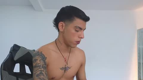 Snapshot of russell_adams_ chatting on October 3, 12:32 pm R U S S E L L online show from October 3, 12:32 pm