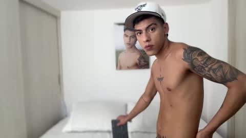  R U S S E L L  online show from November 28, 6:32 pm