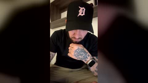 russo_fox online show from May 13, 1:57 am