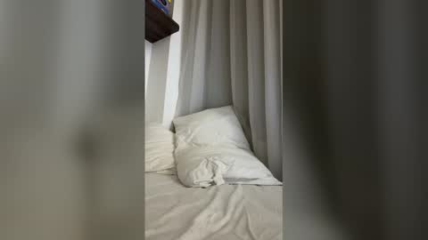 russo_fox online show from May 25, 11:55 pm