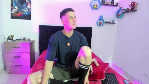 Snapshot of ryan15_ chatting on January 31, 10:52 pm Ryan 15 online show from January 31, 10:52 pm