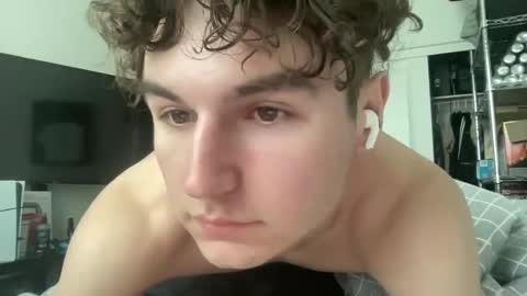 Snapshot of ryan287747 chatting on February 1, 8:05 pm ryan online show from February 1, 8:05 pm