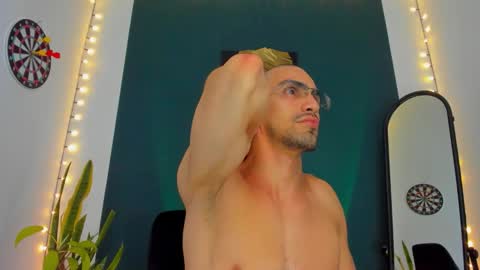 Snapshot of ryan_doyle chatting on September 28, 4:32 am Ryan independent model online show from September 28, 4:32 am