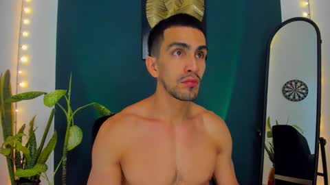 Snapshot of ryan_doyle chatting on September 21, 4:51 pm Ryan independent model online show from September 21, 4:51 pm