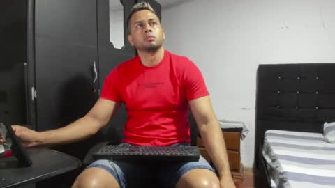ryan_xc1 online show from June 14, 2:24 am