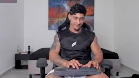 ryanwhite3 online show from April 29, 10:49 pm