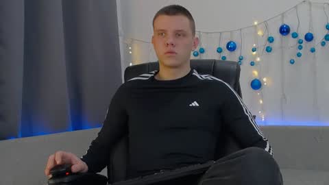 ryker_rr online show from December 27, 7:46 pm