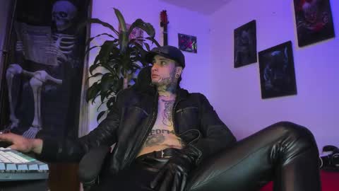 Snapshot of ryuk_it chatting on October 7, 3:05 pm leopmonk help me reach 100 thumbs up online show from October 7, 3:05 pm