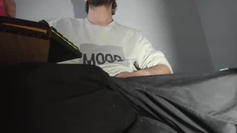 Snapshot of s_sven chatting on October 27, 10:39 am Steven Independent online show from October 27, 10:39 am