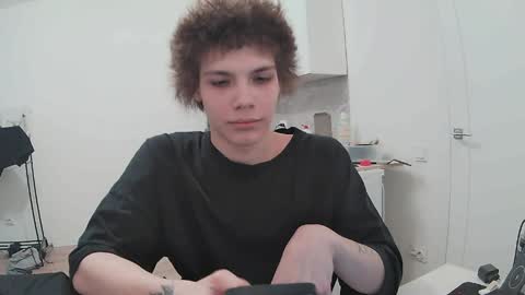 sadvetements online show from April 6, 12:50 pm